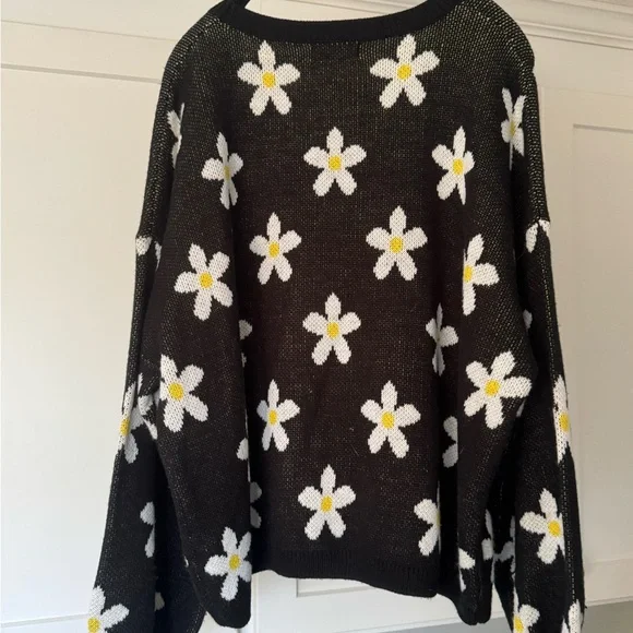 Altar'd State Black and White Daisy Poet Sweater - Picture 3 of 6